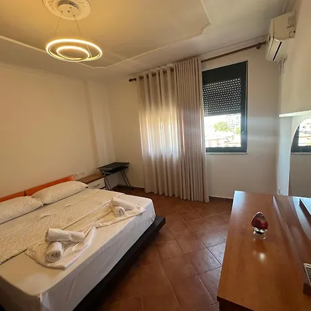 Elois Center 公寓 地拉那